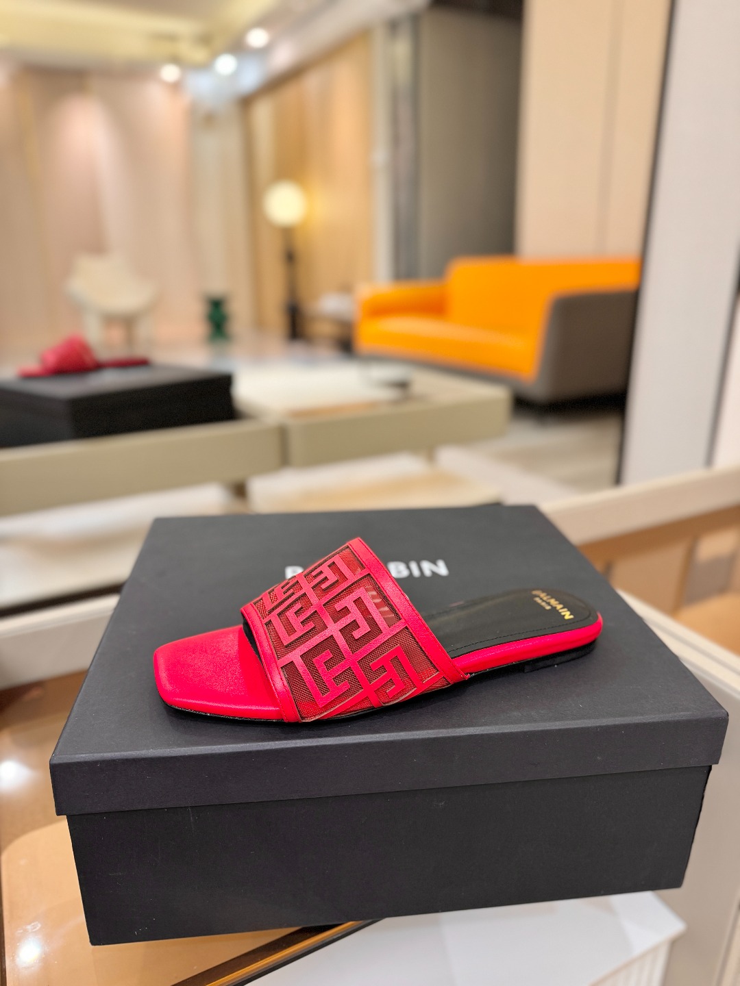 Balmain 巴尔曼 走秀时装平底拖鞋———————————𝘽𝙖𝙡𝙢𝙖𝙞𝙣巴尔曼 愈发別致出众 赶紧来