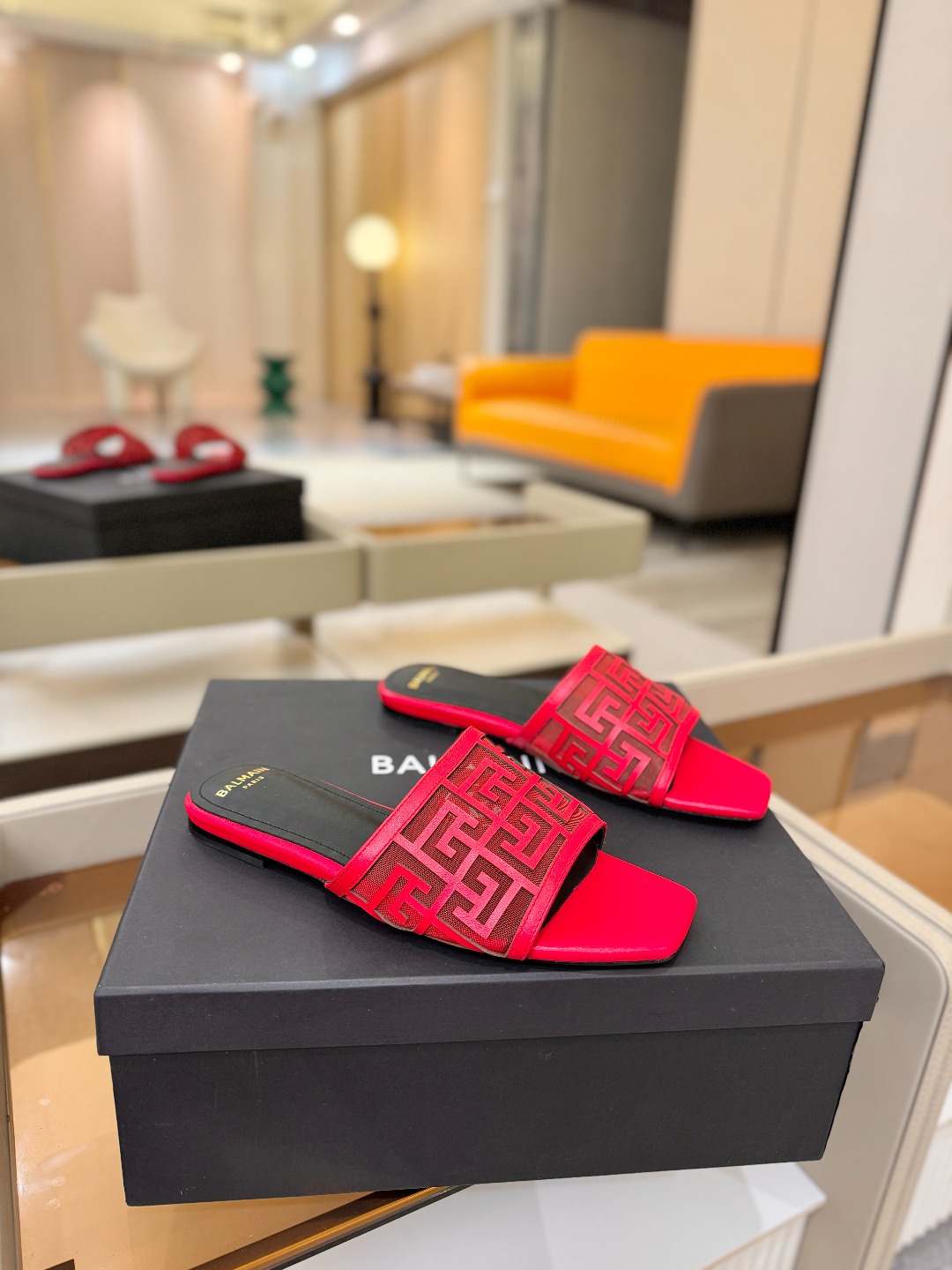 Balmain 巴尔曼 走秀时装平底拖鞋———————————𝘽𝙖𝙡𝙢𝙖𝙞𝙣巴尔曼 愈发別致出众 赶紧来