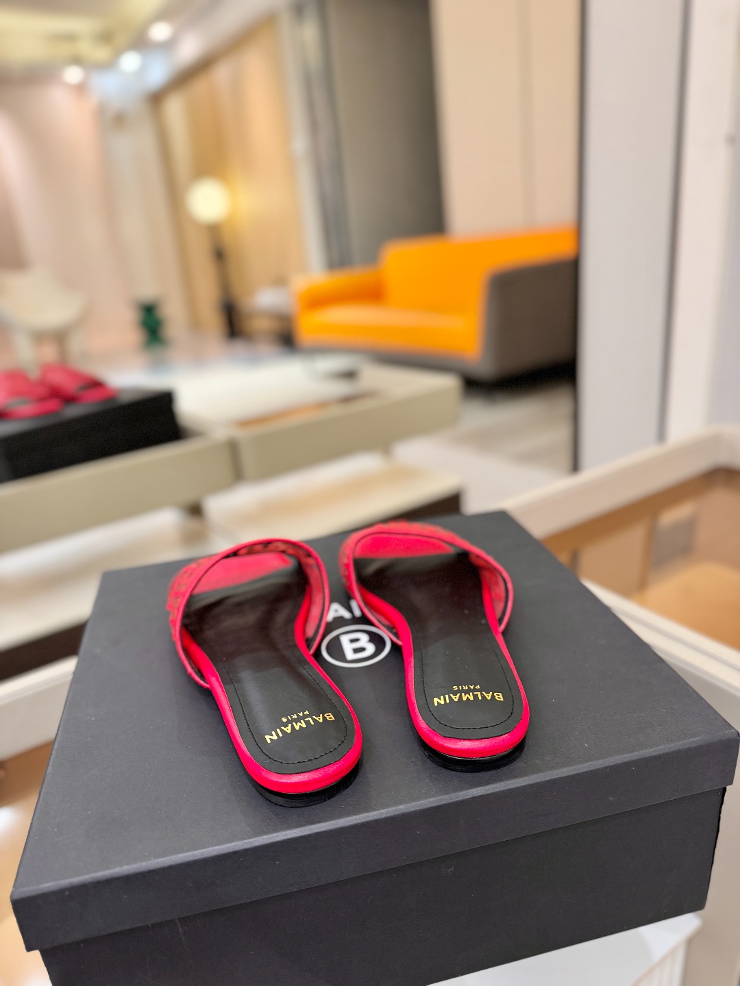 Balmain 巴尔曼 走秀时装平底拖鞋———————————𝘽𝙖𝙡𝙢𝙖𝙞𝙣巴尔曼 愈发別致出众 赶紧来