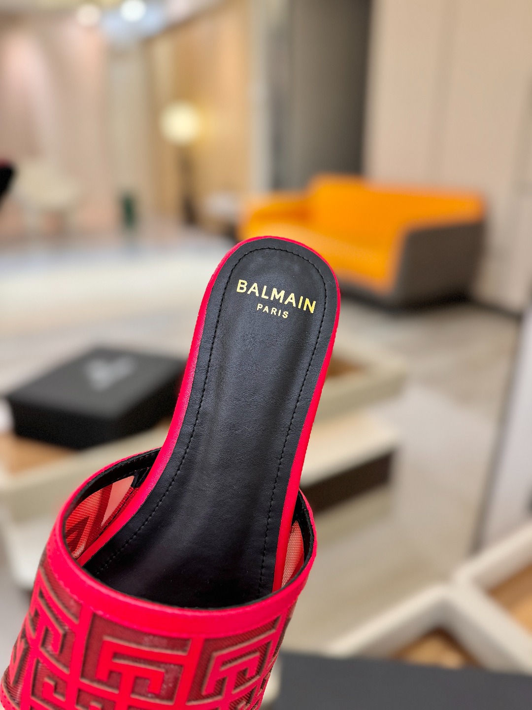 Balmain 巴尔曼 走秀时装平底拖鞋———————————𝘽𝙖𝙡𝙢𝙖𝙞𝙣巴尔曼 愈发別致出众 赶紧来