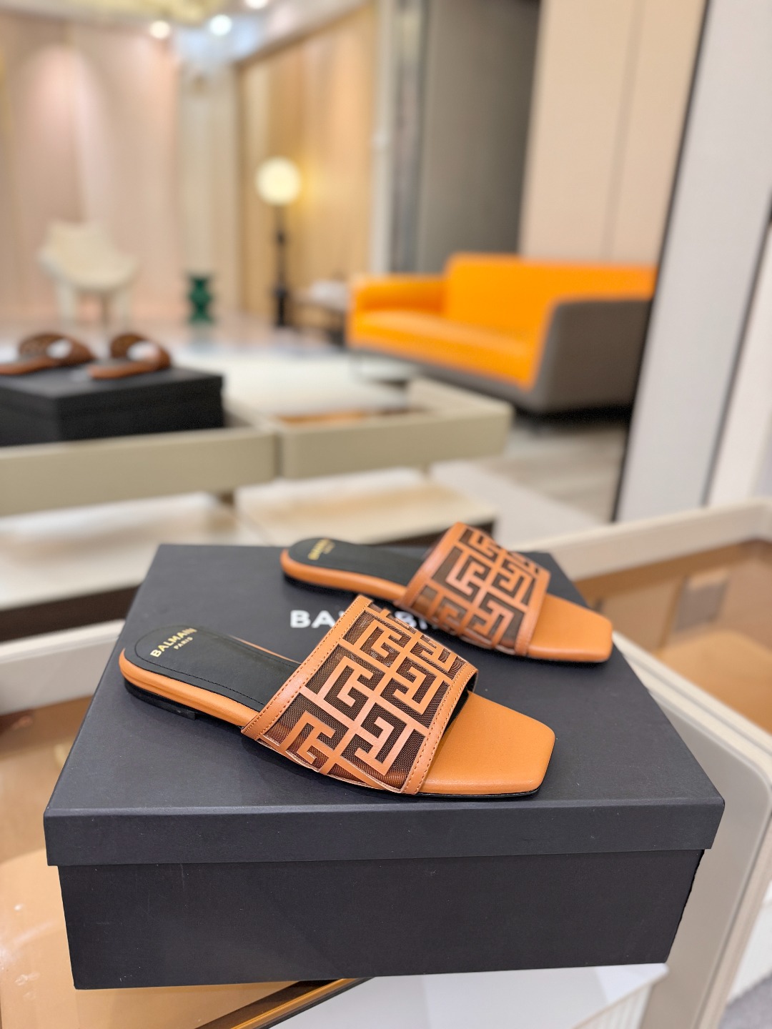 Balmain 巴尔曼 走秀时装平底拖鞋———————————𝘽𝙖𝙡𝙢𝙖𝙞𝙣巴尔曼 愈发別致出众 赶紧来