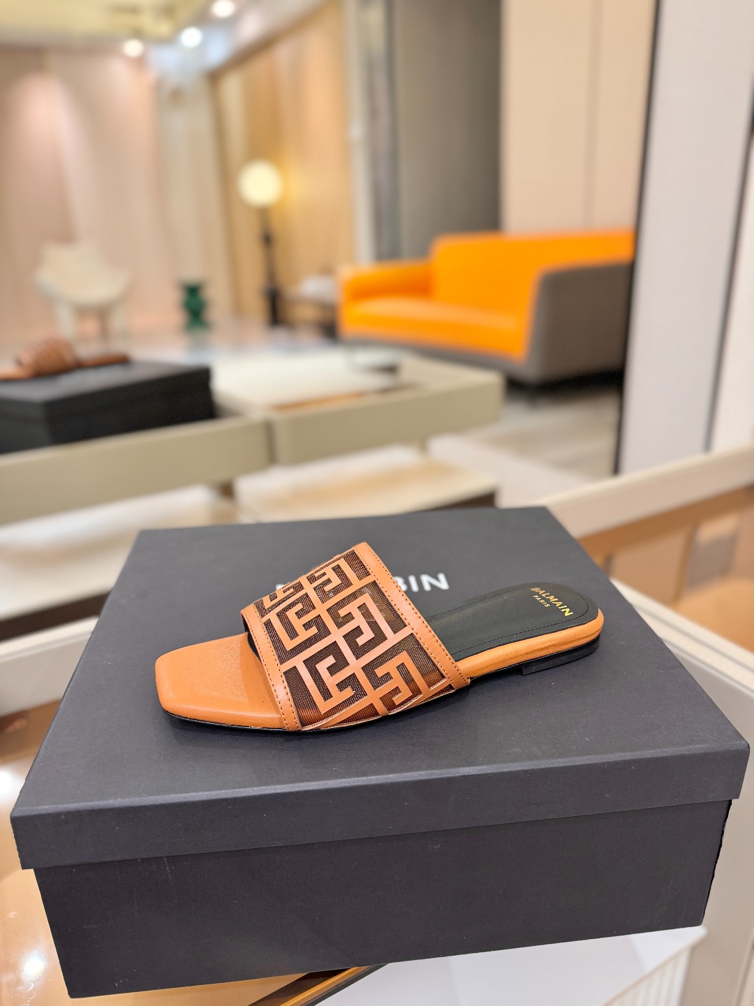 Balmain 巴尔曼 走秀时装平底拖鞋———————————𝘽𝙖𝙡𝙢𝙖𝙞𝙣巴尔曼 愈发別致出众 赶紧来