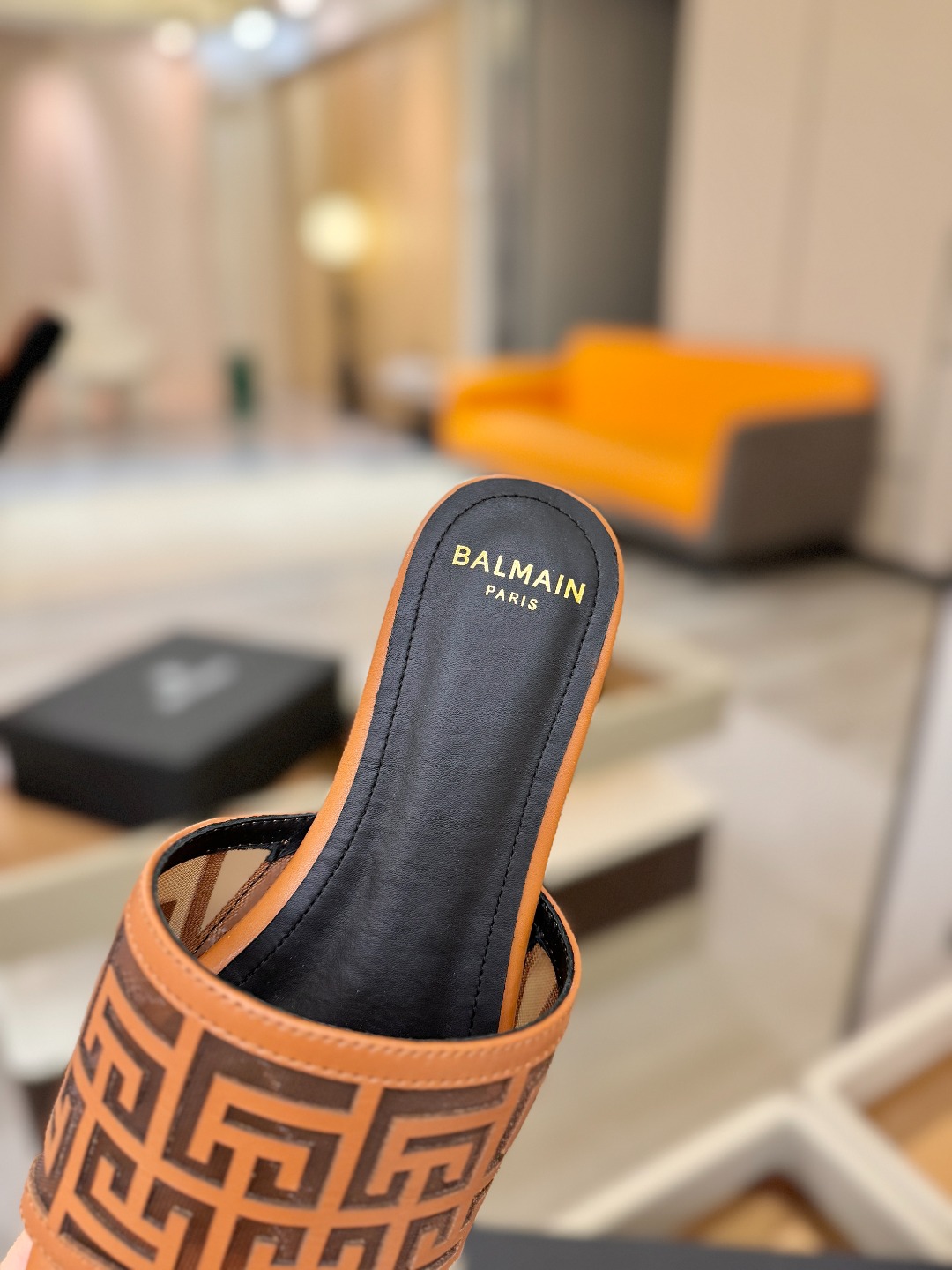 Balmain 巴尔曼 走秀时装平底拖鞋———————————𝘽𝙖𝙡𝙢𝙖𝙞𝙣巴尔曼 愈发別致出众 赶紧来