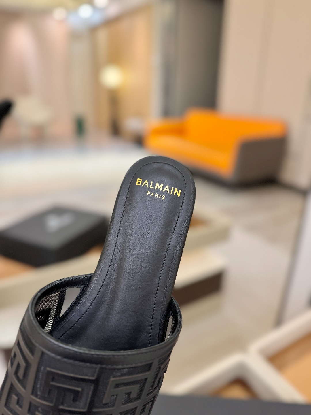 Balmain 巴尔曼 走秀时装平底拖鞋———————————𝘽𝙖𝙡𝙢𝙖𝙞𝙣巴尔曼 愈发別致出众 赶紧来
