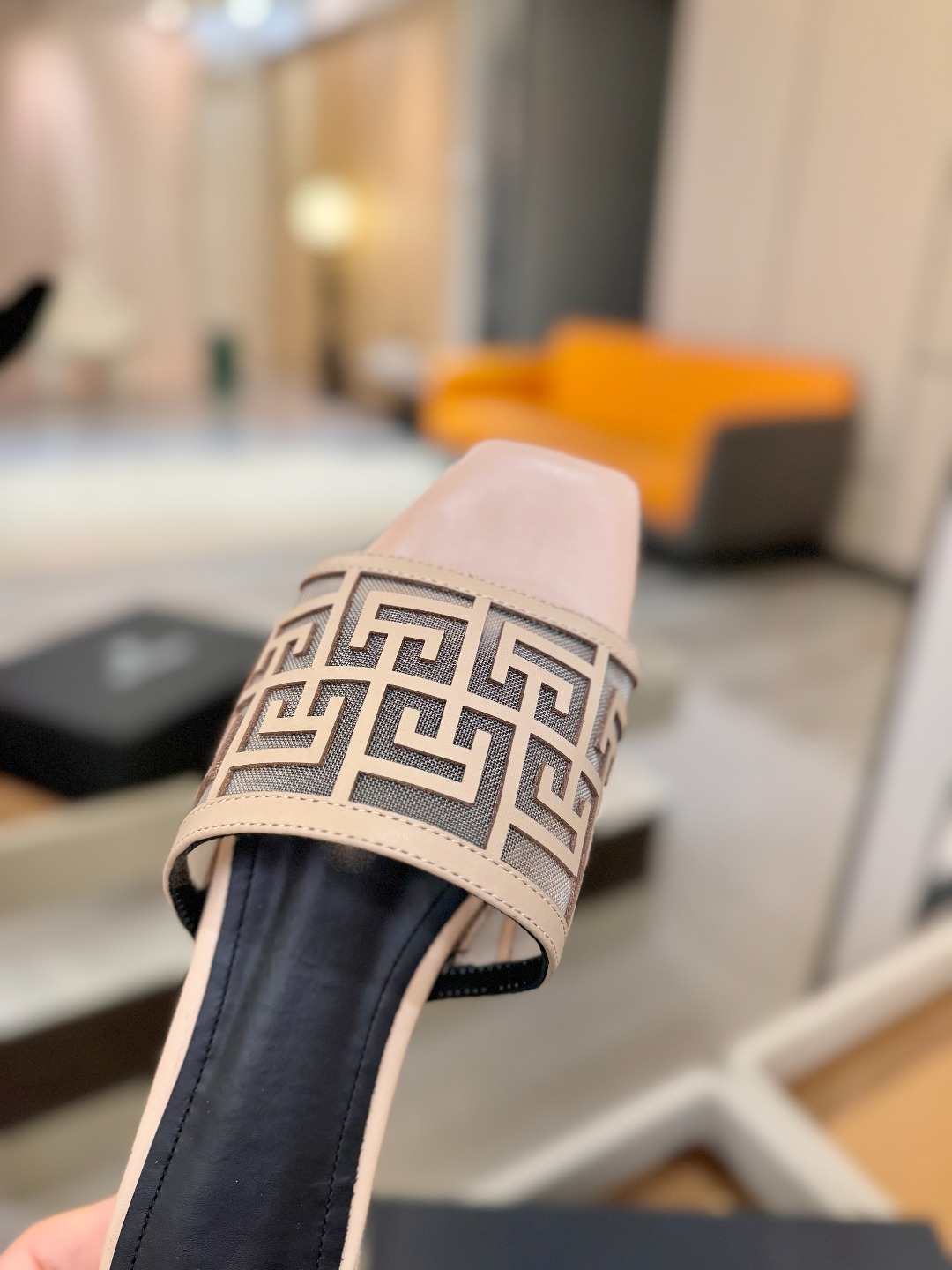 Balmain 巴尔曼 走秀时装平底拖鞋———————————𝘽𝙖𝙡𝙢𝙖𝙞𝙣巴尔曼 愈发別致出众 赶紧来