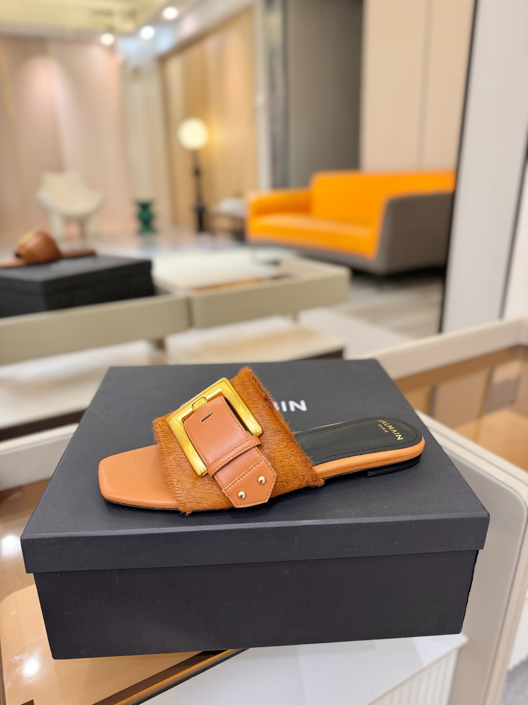 Balmain 巴尔曼 走秀时装平底拖鞋———————————𝘽𝙖𝙡𝙢𝙖𝙞𝙣巴尔曼 愈发別致出众 赶紧来