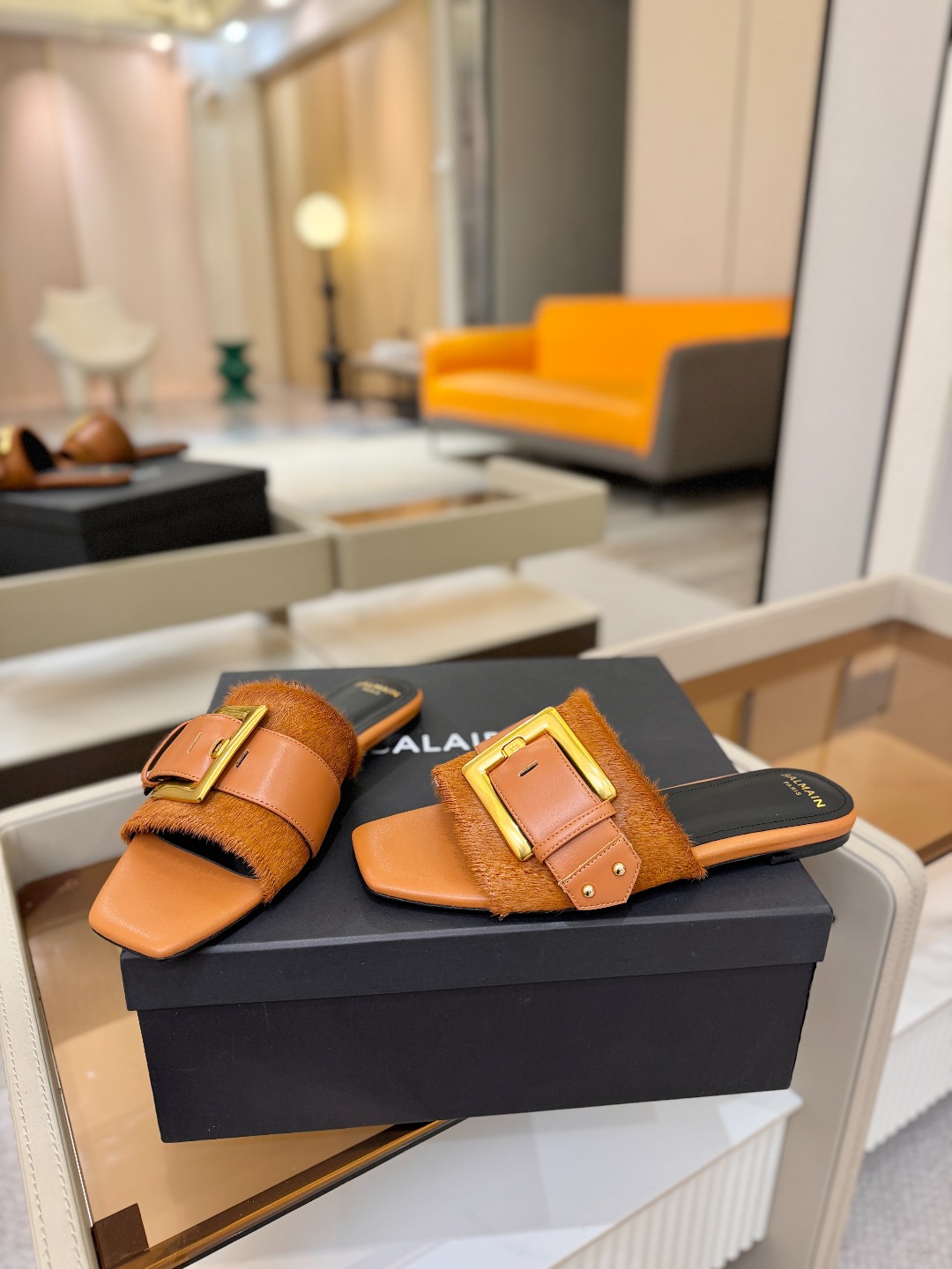 Balmain 巴尔曼 走秀时装平底拖鞋———————————𝘽𝙖𝙡𝙢𝙖𝙞𝙣巴尔曼 愈发別致出众 赶紧来