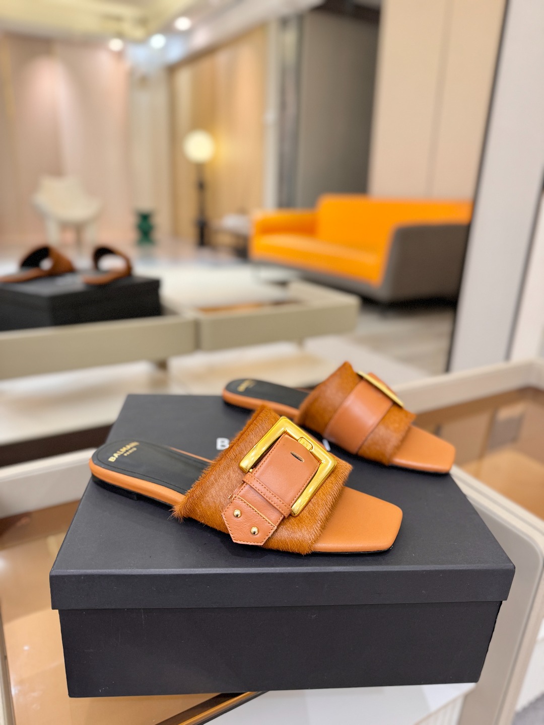 Balmain 巴尔曼 走秀时装平底拖鞋———————————𝘽𝙖𝙡𝙢𝙖𝙞𝙣巴尔曼 愈发別致出众 赶紧来