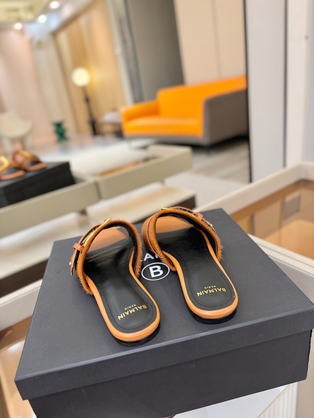 Balmain 巴尔曼 走秀时装平底拖鞋———————————𝘽𝙖𝙡𝙢𝙖𝙞𝙣巴尔曼 愈发別致出众 赶紧来