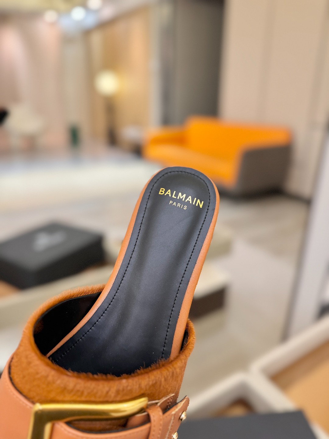 Balmain 巴尔曼 走秀时装平底拖鞋———————————𝘽𝙖𝙡𝙢𝙖𝙞𝙣巴尔曼 愈发別致出众 赶紧来