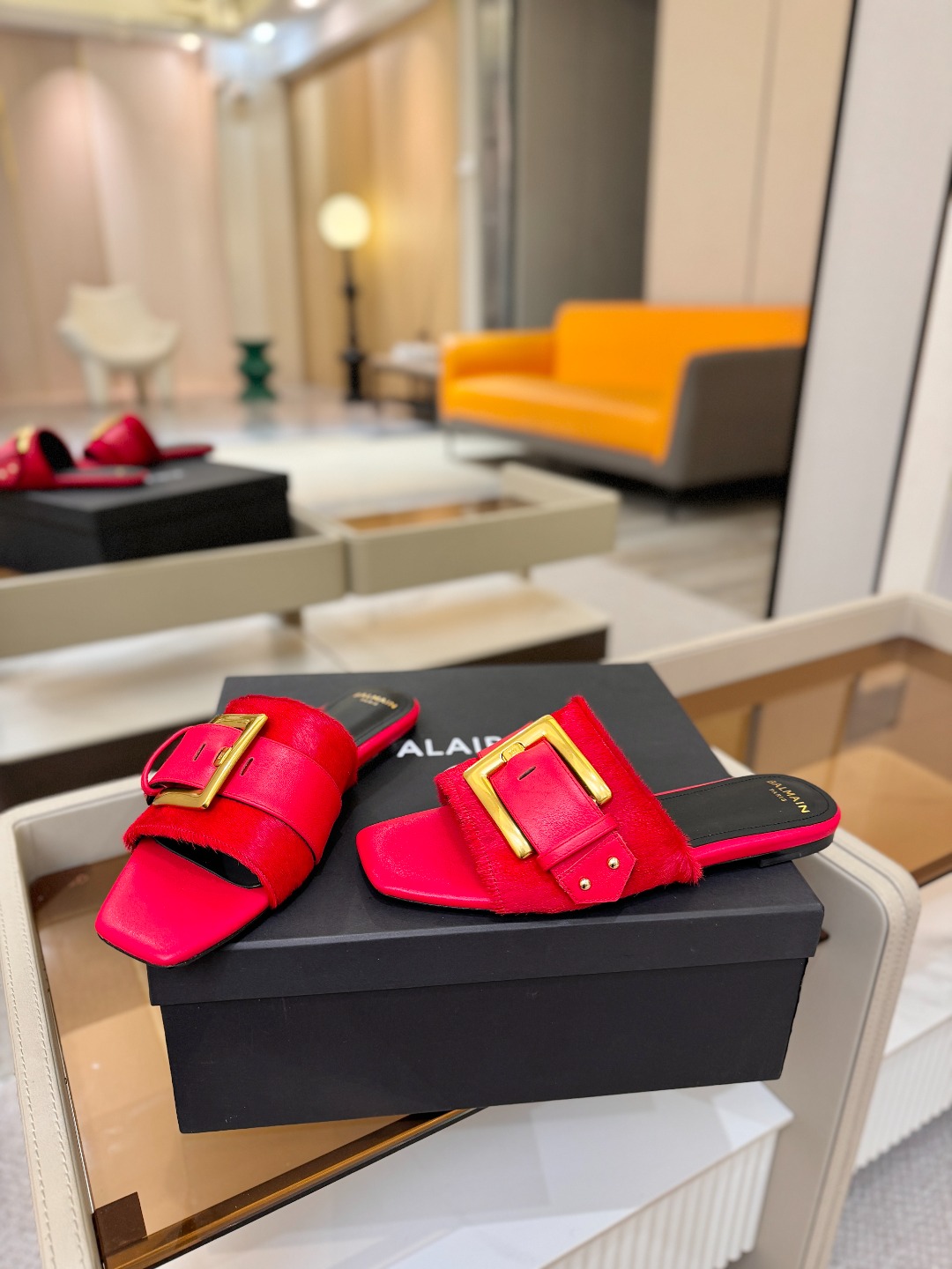 Balmain 巴尔曼 走秀时装平底拖鞋———————————𝘽𝙖𝙡𝙢𝙖𝙞𝙣巴尔曼 愈发別致出众 赶紧来