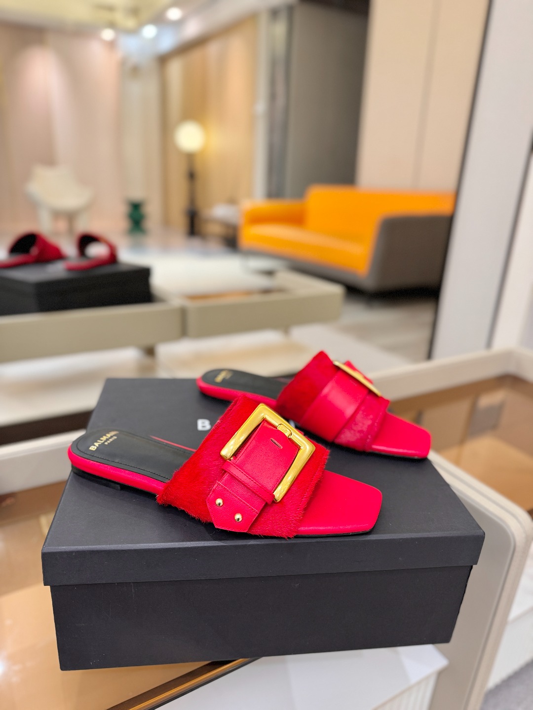 Balmain 巴尔曼 走秀时装平底拖鞋———————————𝘽𝙖𝙡𝙢𝙖𝙞𝙣巴尔曼 愈发別致出众 赶紧来