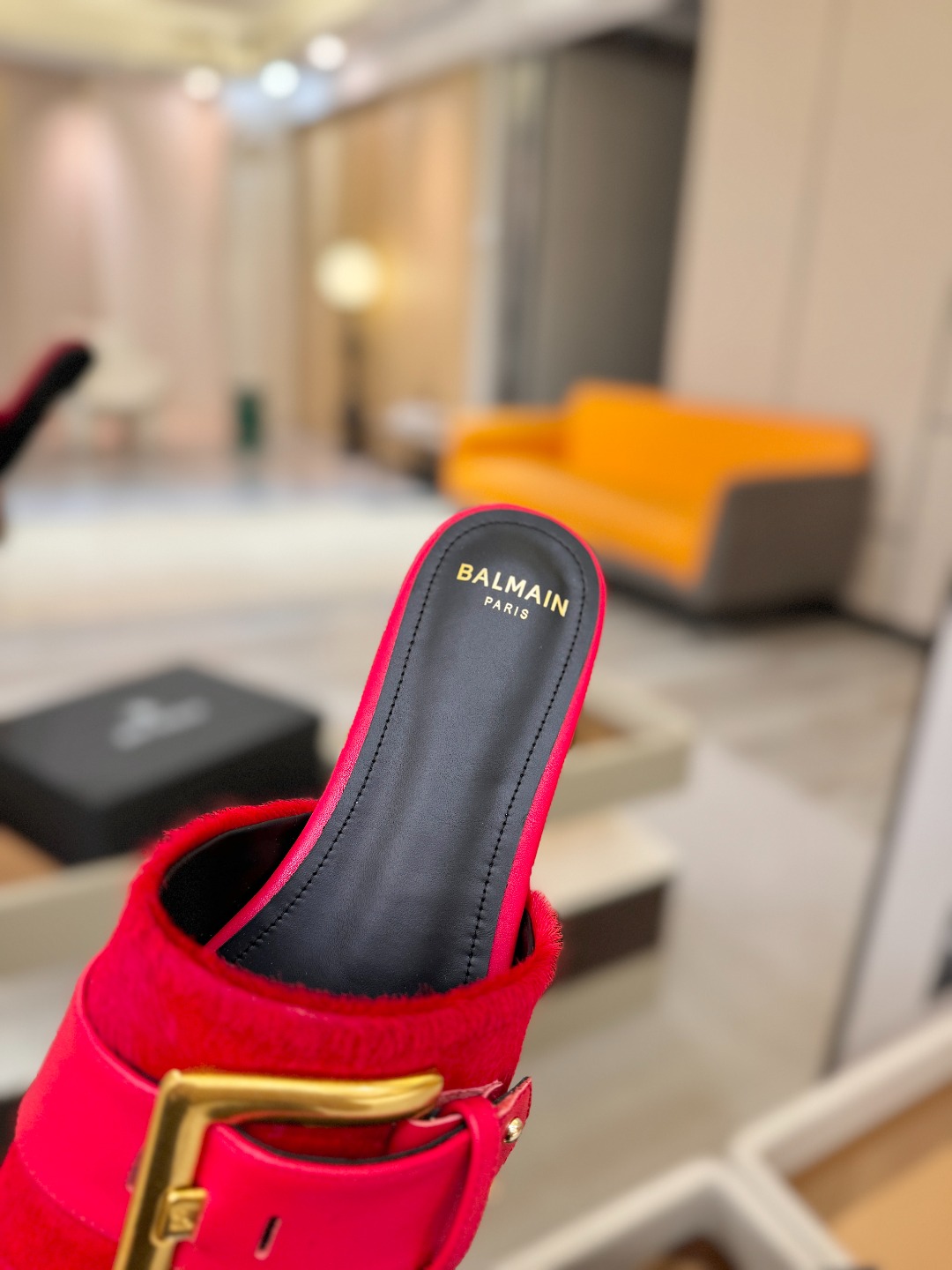 Balmain 巴尔曼 走秀时装平底拖鞋———————————𝘽𝙖𝙡𝙢𝙖𝙞𝙣巴尔曼 愈发別致出众 赶紧来