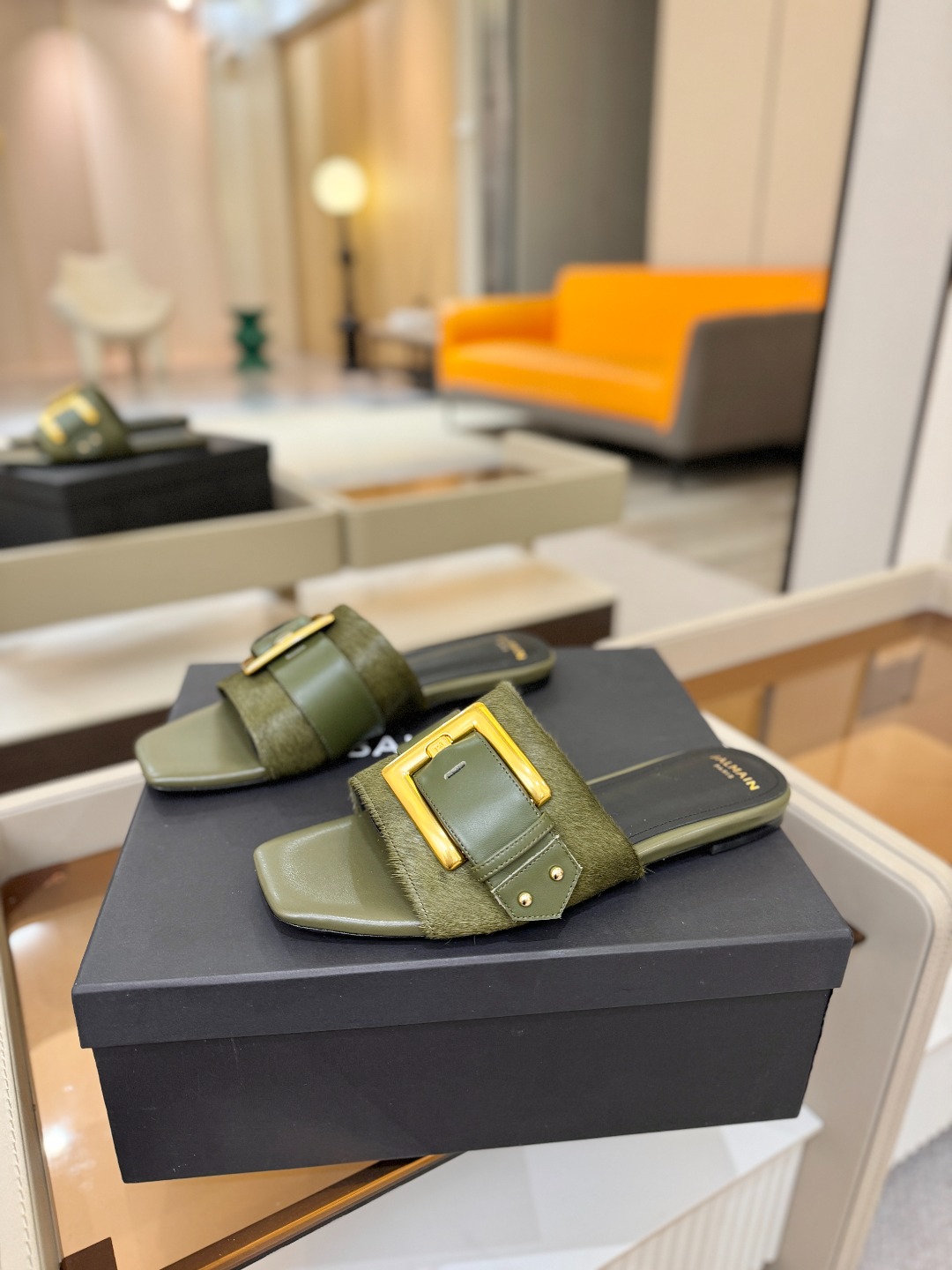 Balmain 巴尔曼 走秀时装平底拖鞋———————————𝘽𝙖𝙡𝙢𝙖𝙞𝙣巴尔曼 愈发別致出众 赶紧来