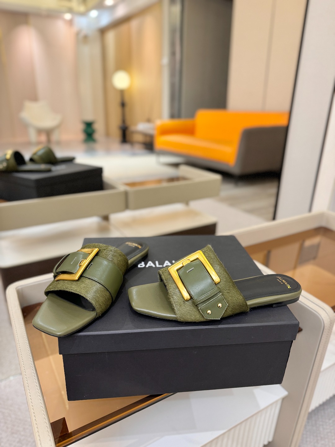 Balmain 巴尔曼 走秀时装平底拖鞋———————————𝘽𝙖𝙡𝙢𝙖𝙞𝙣巴尔曼 愈发別致出众 赶紧来