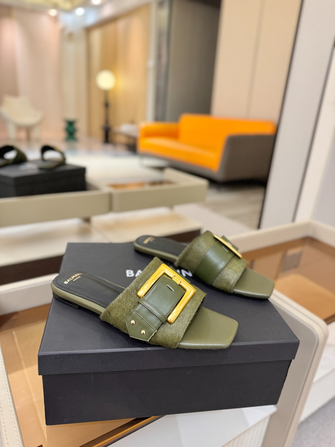 Balmain 巴尔曼 走秀时装平底拖鞋———————————𝘽𝙖𝙡𝙢𝙖𝙞𝙣巴尔曼 愈发別致出众 赶紧来