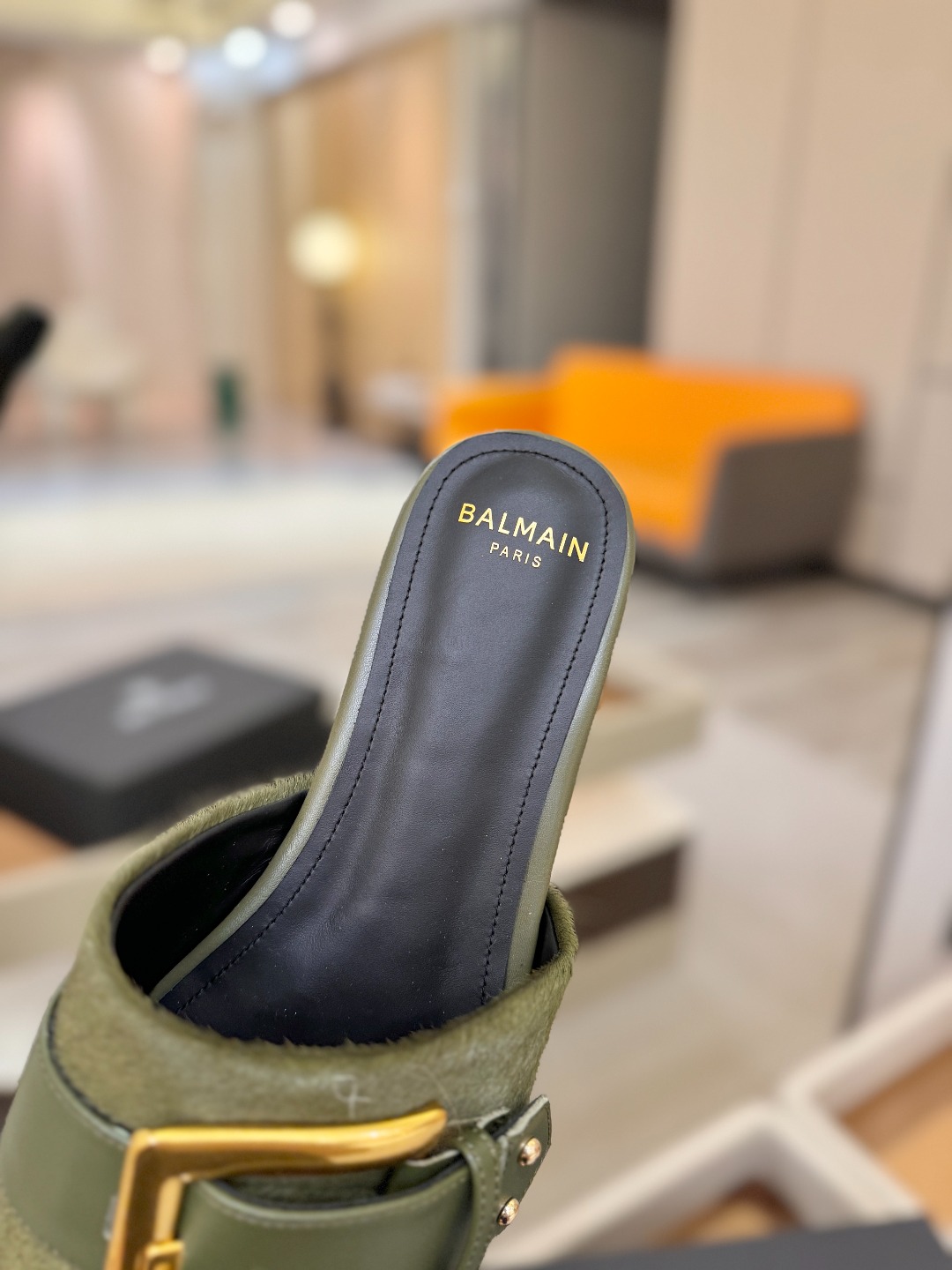 Balmain 巴尔曼 走秀时装平底拖鞋———————————𝘽𝙖𝙡𝙢𝙖𝙞𝙣巴尔曼 愈发別致出众 赶紧来