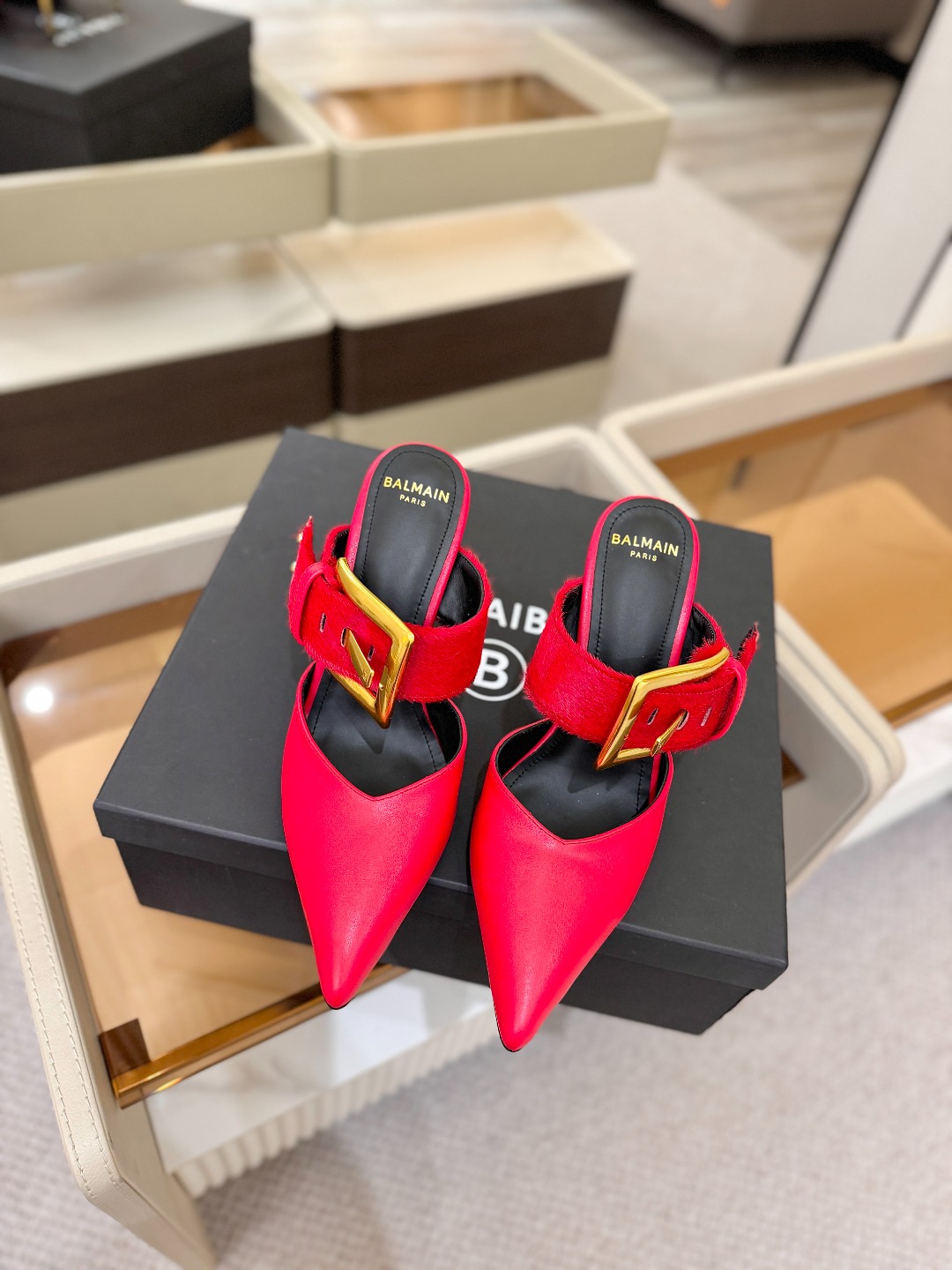Balmain 巴尔曼 走秀时装高跟拖鞋———————————𝘽𝙖𝙡𝙢𝙖𝙞𝙣巴尔曼 愈发別致出众 赶紧来