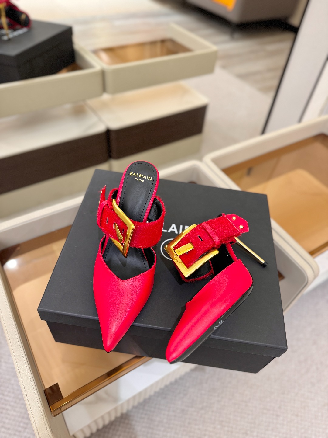 Balmain 巴尔曼 走秀时装高跟拖鞋———————————𝘽𝙖𝙡𝙢𝙖𝙞𝙣巴尔曼 愈发別致出众 赶紧来