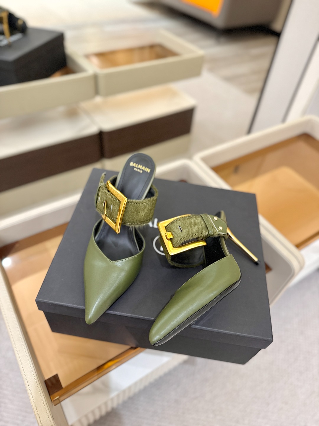 Balmain 巴尔曼 走秀时装高跟拖鞋———————————𝘽𝙖𝙡𝙢𝙖𝙞𝙣巴尔曼 愈发別致出众 赶紧来