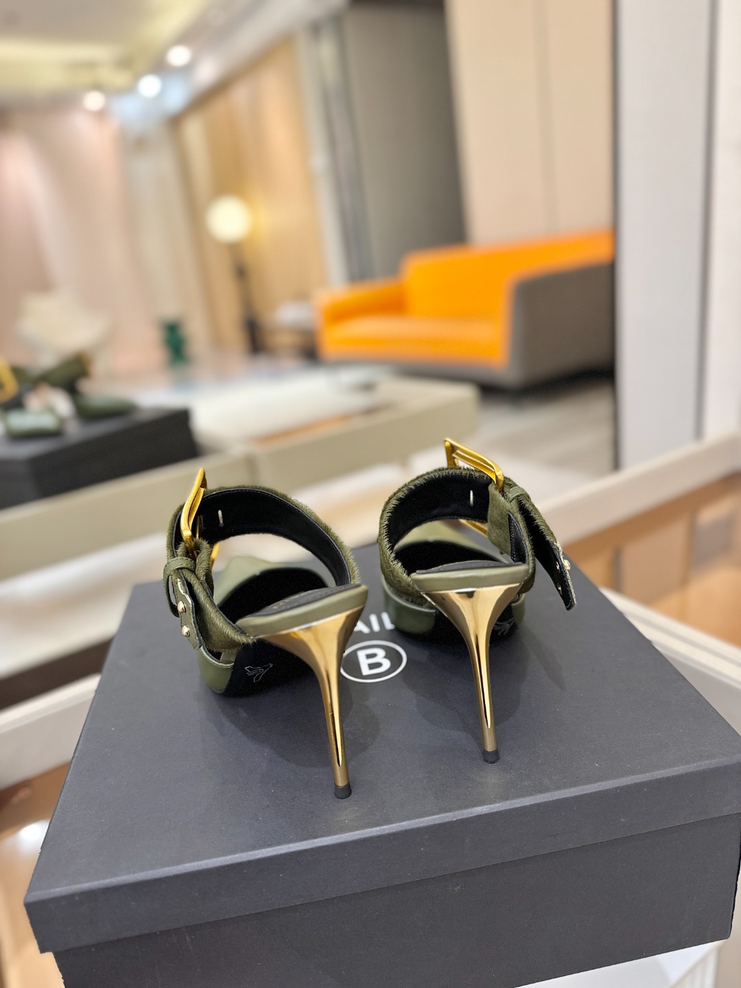 Balmain 巴尔曼 走秀时装高跟拖鞋———————————𝘽𝙖𝙡𝙢𝙖𝙞𝙣巴尔曼 愈发別致出众 赶紧来