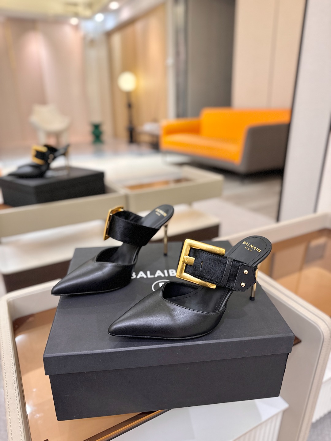Balmain 巴尔曼 走秀时装高跟拖鞋———————————𝘽𝙖𝙡𝙢𝙖𝙞𝙣巴尔曼 愈发別致出众 赶紧来