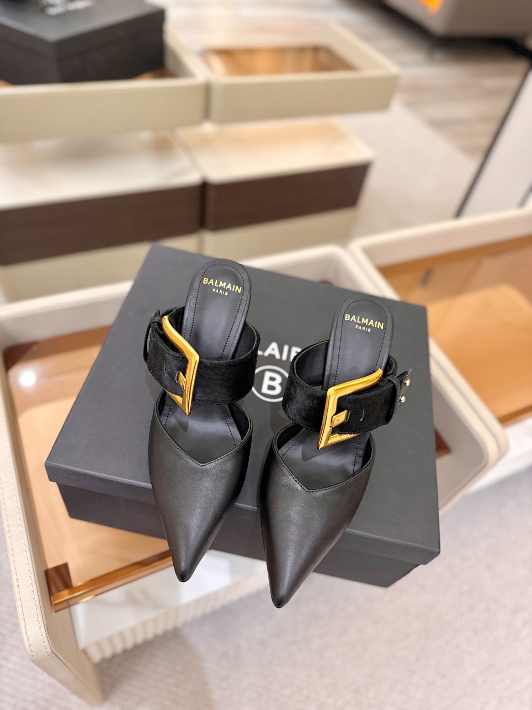 Balmain 巴尔曼 走秀时装高跟拖鞋———————————𝘽𝙖𝙡𝙢𝙖𝙞𝙣巴尔曼 愈发別致出众 赶紧来