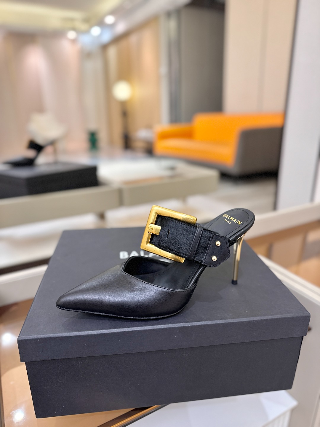 Balmain 巴尔曼 走秀时装高跟拖鞋———————————𝘽𝙖𝙡𝙢𝙖𝙞𝙣巴尔曼 愈发別致出众 赶紧来