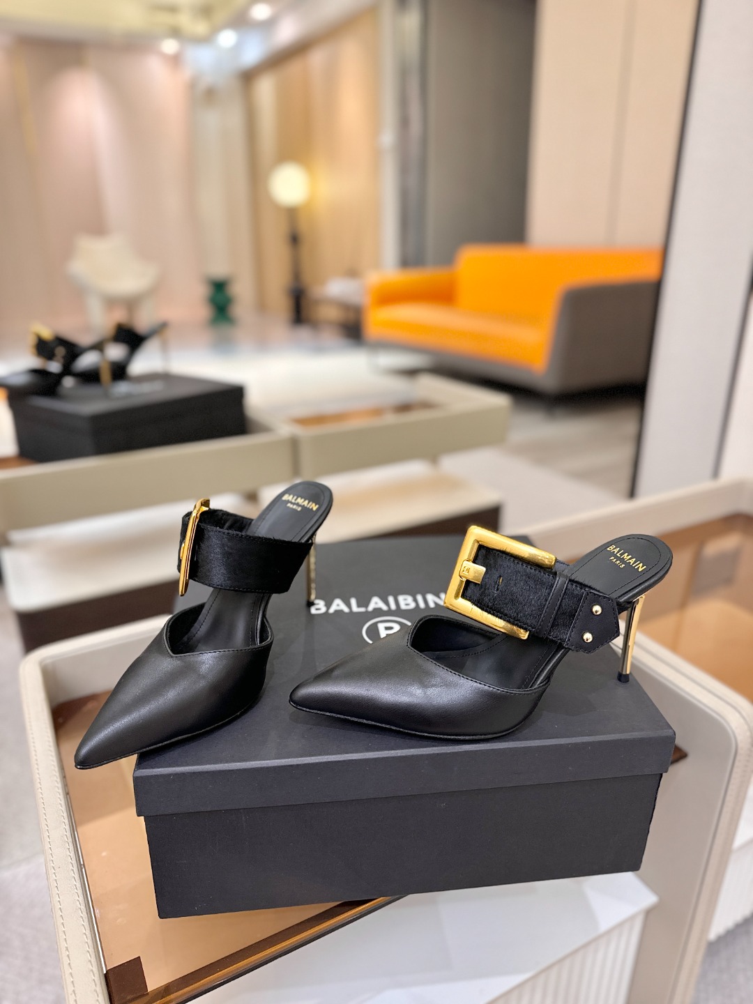Balmain 巴尔曼 走秀时装高跟拖鞋———————————𝘽𝙖𝙡𝙢𝙖𝙞𝙣巴尔曼 愈发別致出众 赶紧来