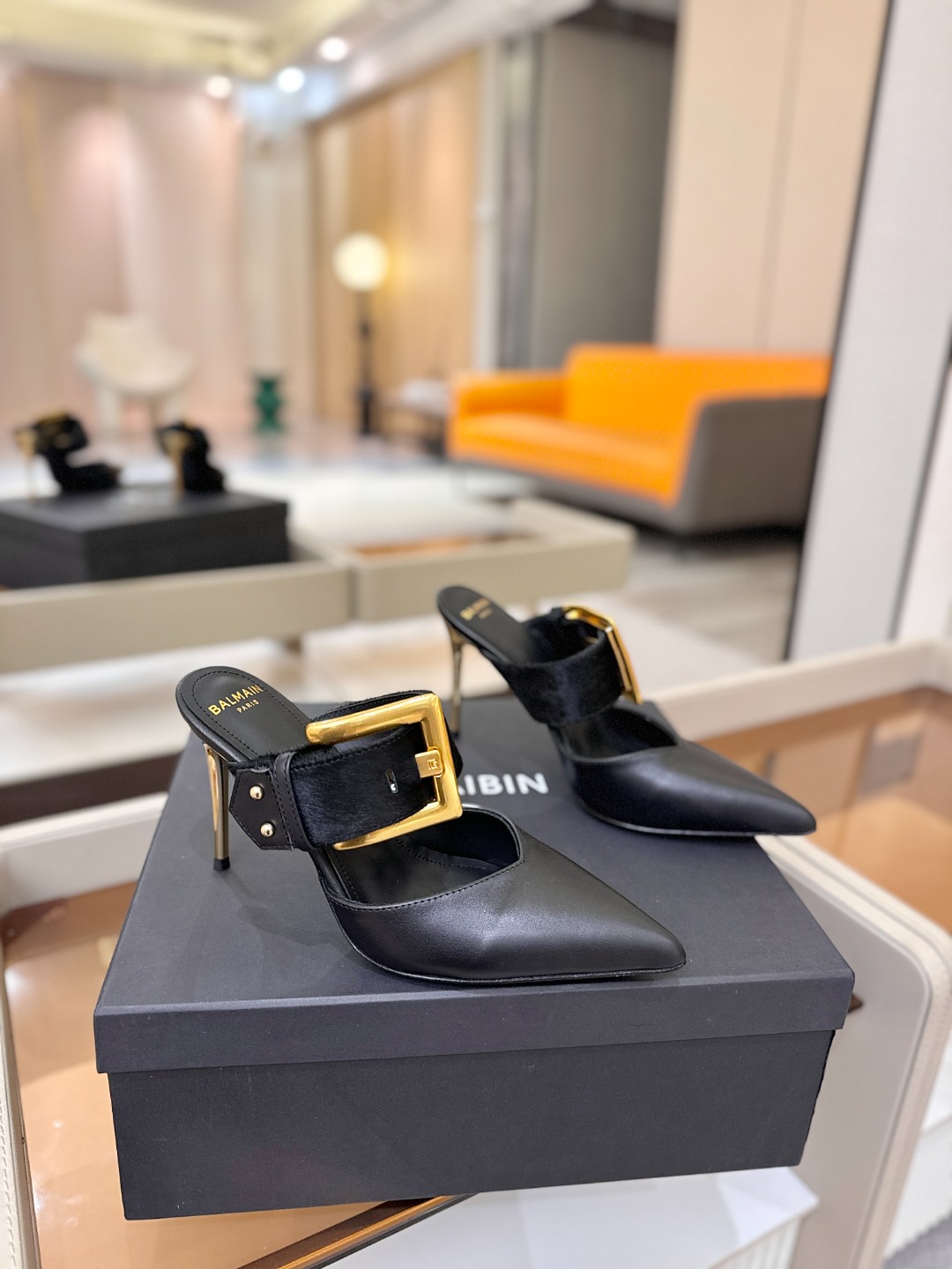 Balmain 巴尔曼 走秀时装高跟拖鞋———————————𝘽𝙖𝙡𝙢𝙖𝙞𝙣巴尔曼 愈发別致出众 赶紧来