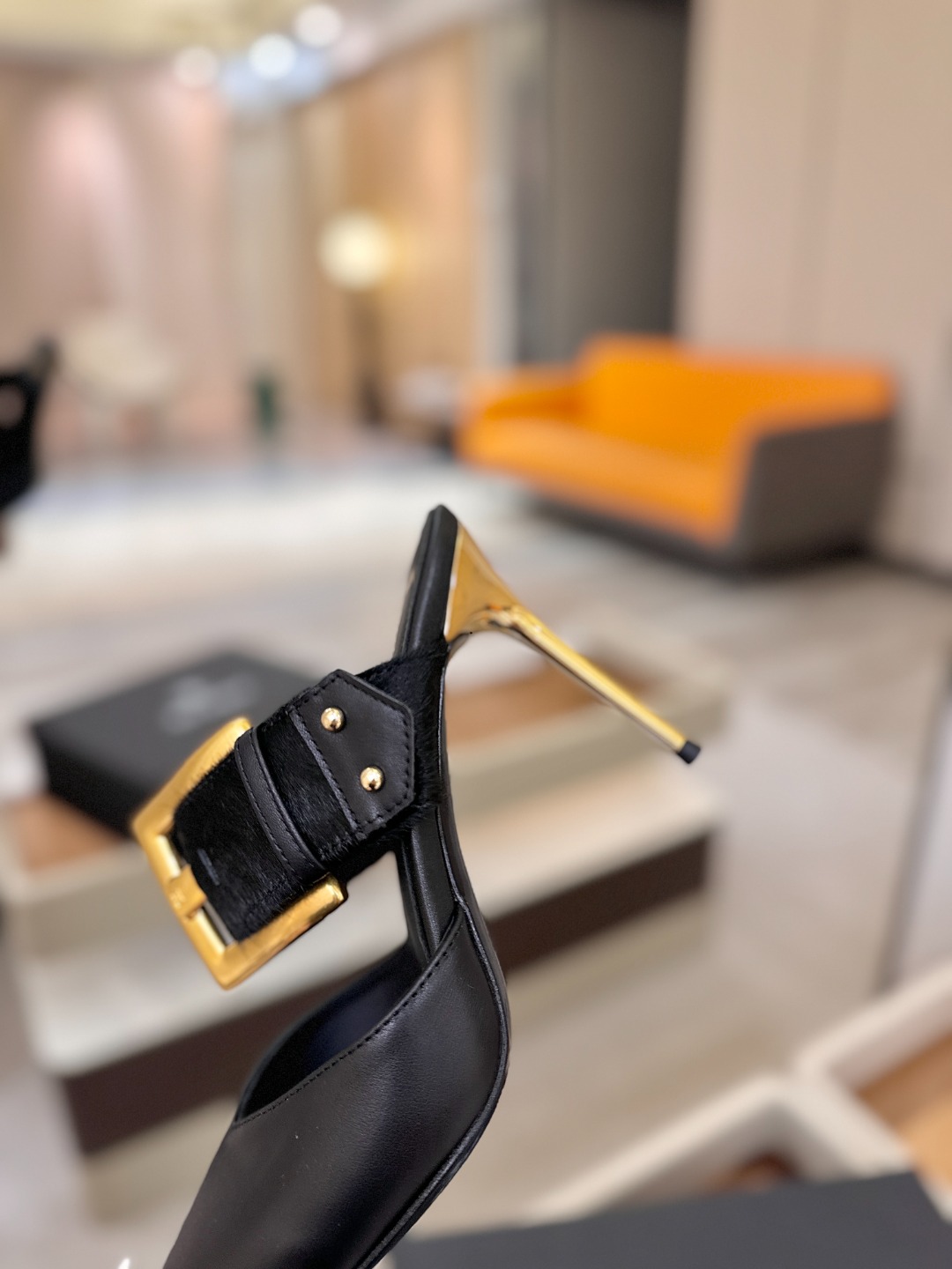 Balmain 巴尔曼 走秀时装高跟拖鞋———————————𝘽𝙖𝙡𝙢𝙖𝙞𝙣巴尔曼 愈发別致出众 赶紧来