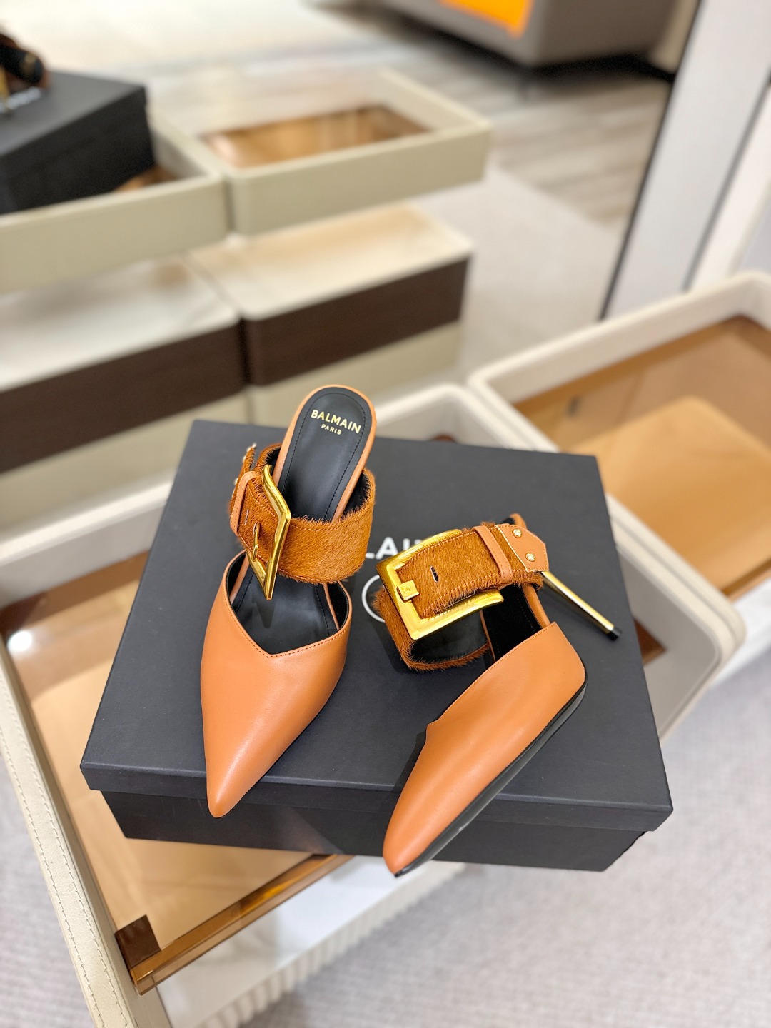 Balmain 巴尔曼 走秀时装高跟拖鞋———————————𝘽𝙖𝙡𝙢𝙖𝙞𝙣巴尔曼 愈发別致出众 赶紧来