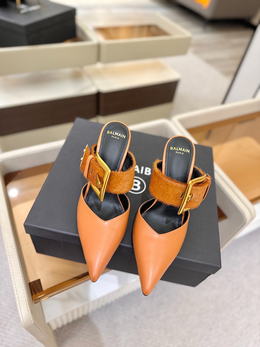 Balmain 巴尔曼 走秀时装高跟拖鞋———————————𝘽𝙖𝙡𝙢𝙖𝙞𝙣巴尔曼 愈发別致出众 赶紧来