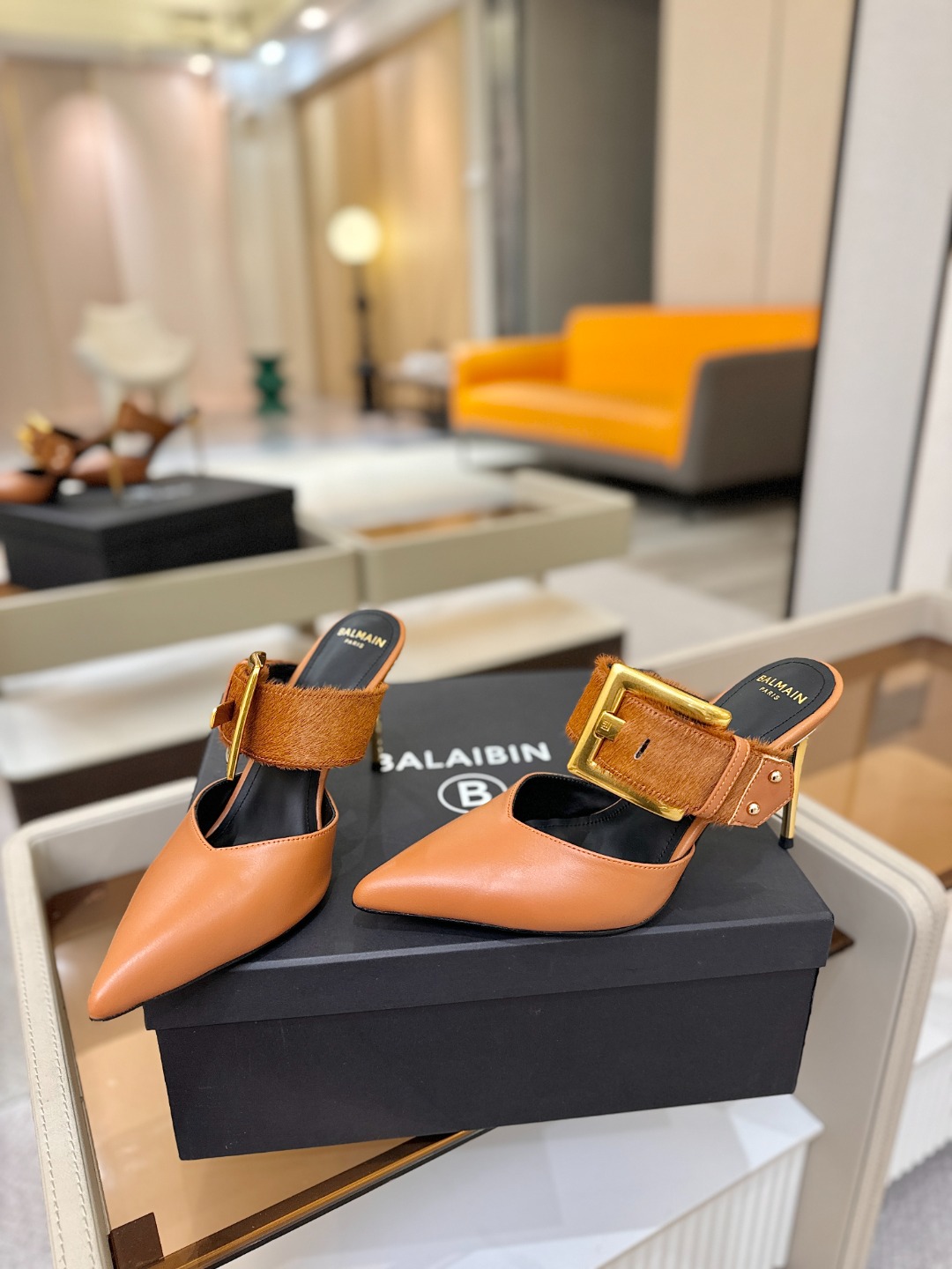 Balmain 巴尔曼 走秀时装高跟拖鞋———————————𝘽𝙖𝙡𝙢𝙖𝙞𝙣巴尔曼 愈发別致出众 赶紧来