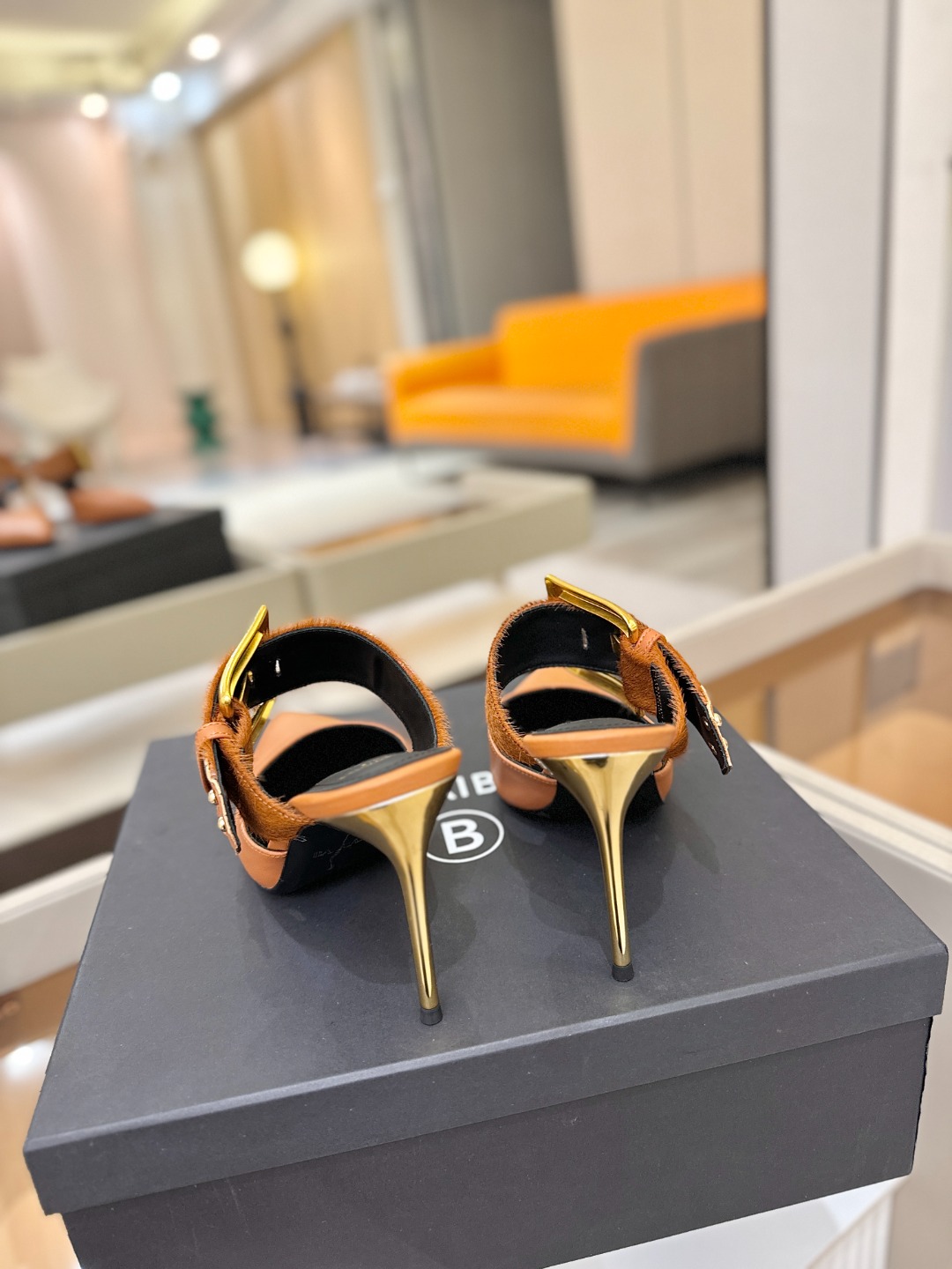 Balmain 巴尔曼 走秀时装高跟拖鞋———————————𝘽𝙖𝙡𝙢𝙖𝙞𝙣巴尔曼 愈发別致出众 赶紧来