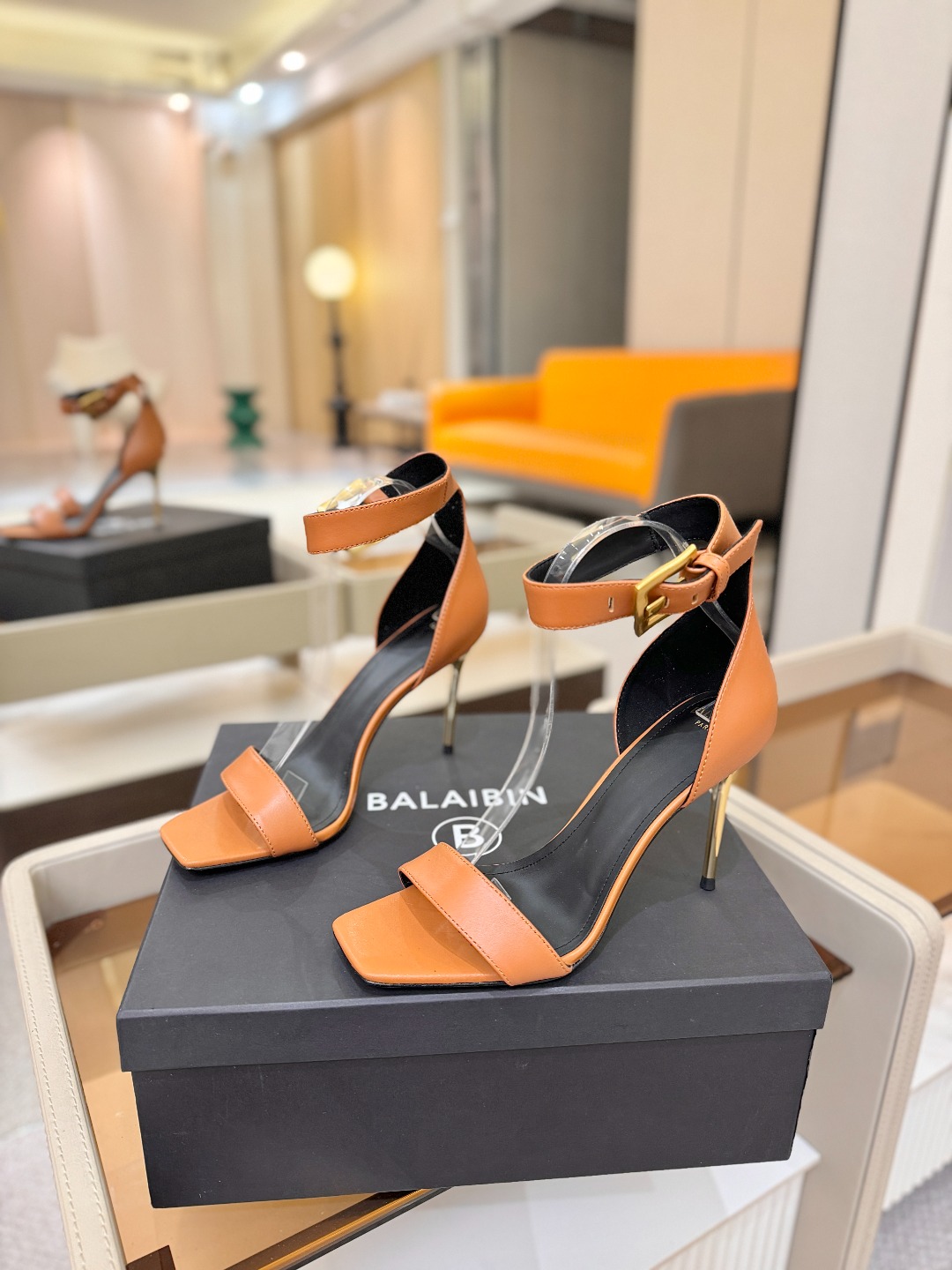 Balmain巴尔曼 走秀时装高跟凉鞋———————————𝘽𝙖𝙡𝙢𝙖𝙞𝙣巴尔曼 愈发別致出众 赶紧来一