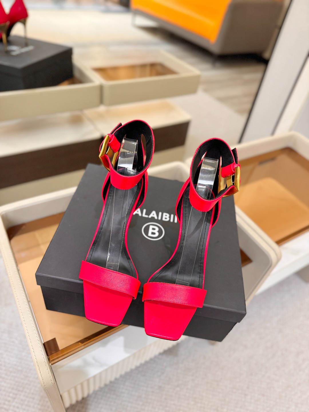 Balmain巴尔曼 走秀时装高跟凉鞋———————————𝘽𝙖𝙡𝙢𝙖𝙞𝙣巴尔曼 愈发別致出众 赶紧来一