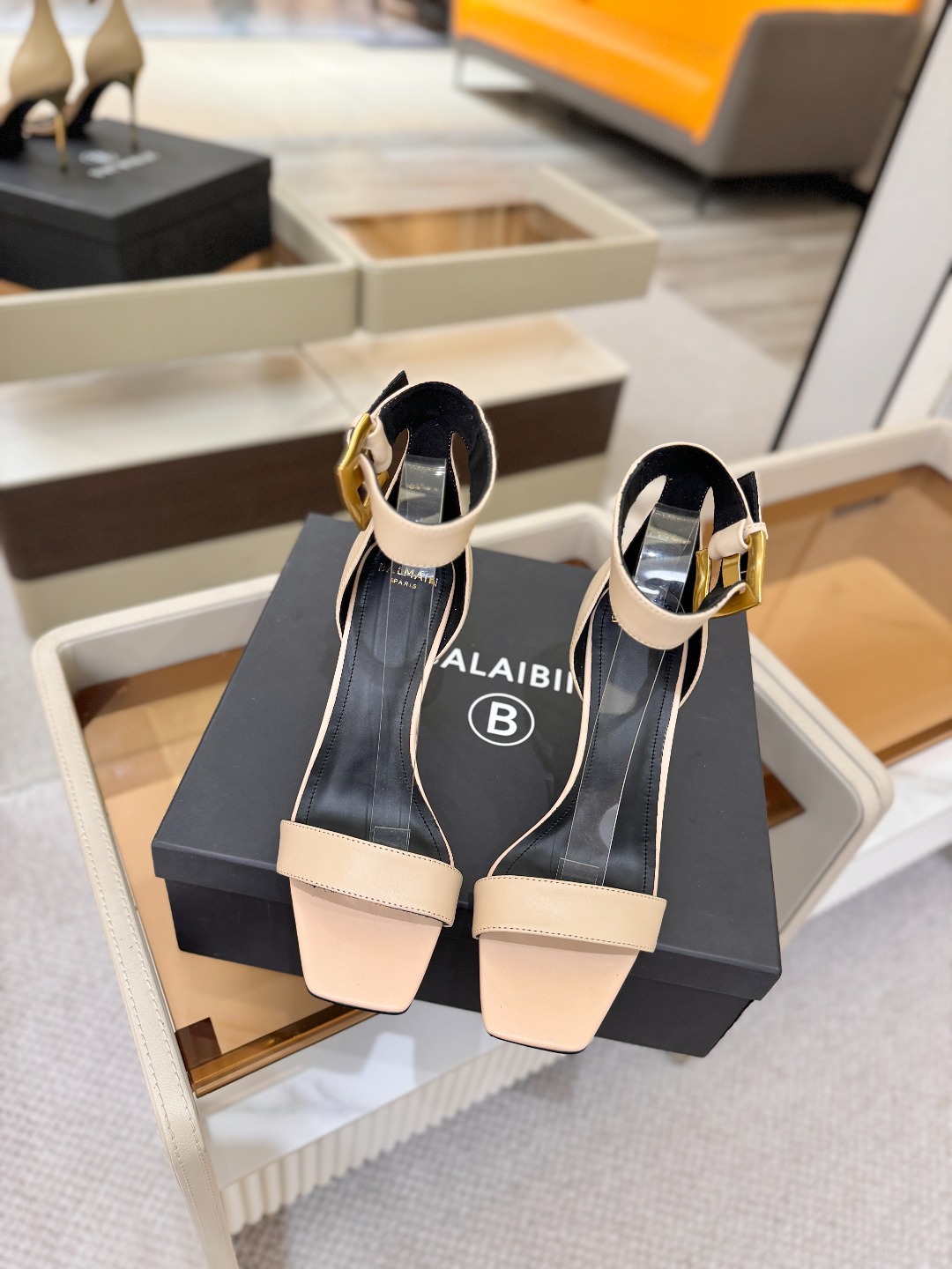 Balmain巴尔曼 走秀时装高跟凉鞋———————————𝘽𝙖𝙡𝙢𝙖𝙞𝙣巴尔曼 愈发別致出众 赶紧来一