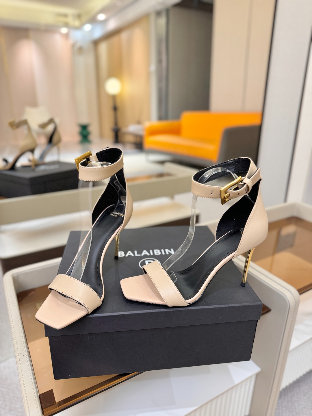 Balmain巴尔曼 走秀时装高跟凉鞋———————————𝘽𝙖𝙡𝙢𝙖𝙞𝙣巴尔曼 愈发別致出众 赶紧来一