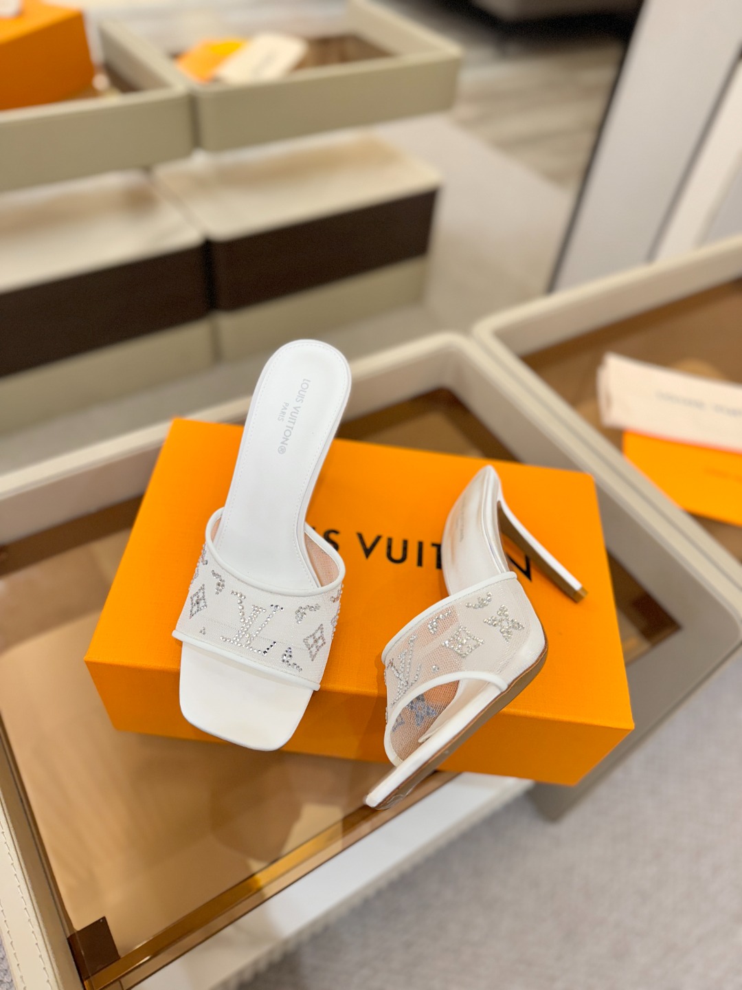 【代购级】、Louis Vuitton官网春夏系列!完美楦型、新品高跟凉鞋🆕、官网同步更新Lv烫钻“lo 【代购级】、Louis Vuitton官网春夏系列!完美楦型、新品高跟凉鞋🆕、官网同步更新Lv烫钻“lo