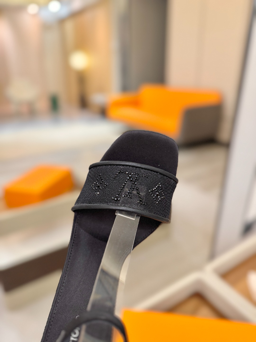 代购级Louis Vuitton 官网春夏系列！完美楦型、新品高跟凉鞋🆕、官网同步更新Lv烫钻“logo