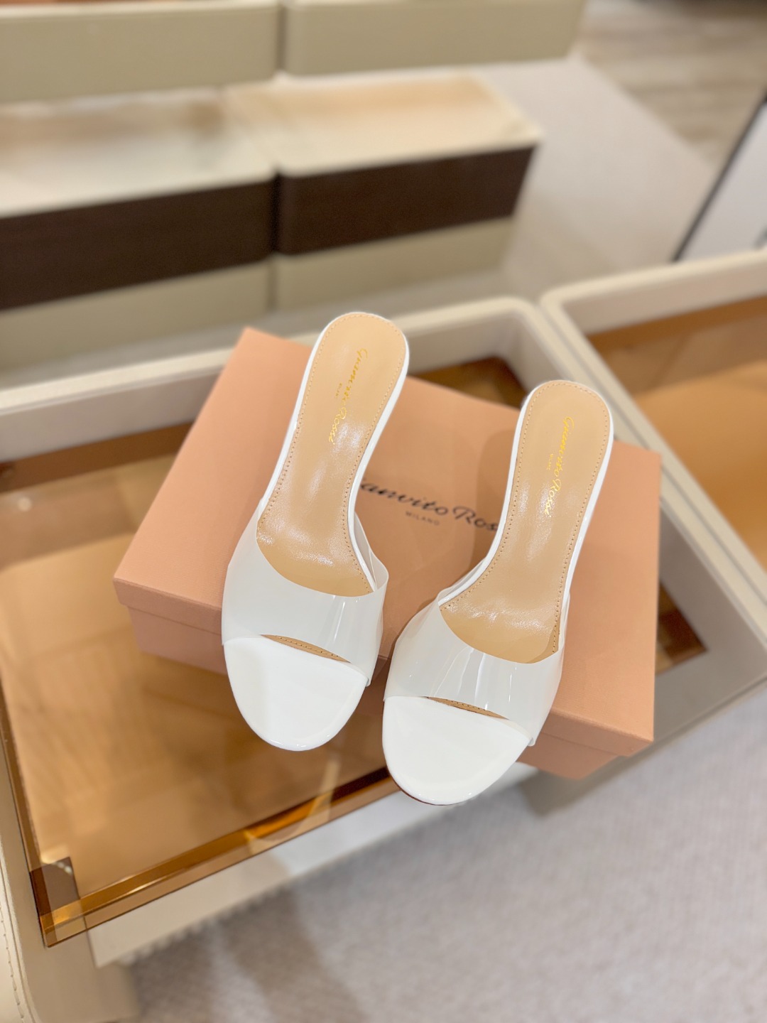 Gianvito Rossi 👠胶片拖鞋顶级版本！代购品质！👡圆头高坡跟跟拖鞋，宛如从童话中走来的仙履💖