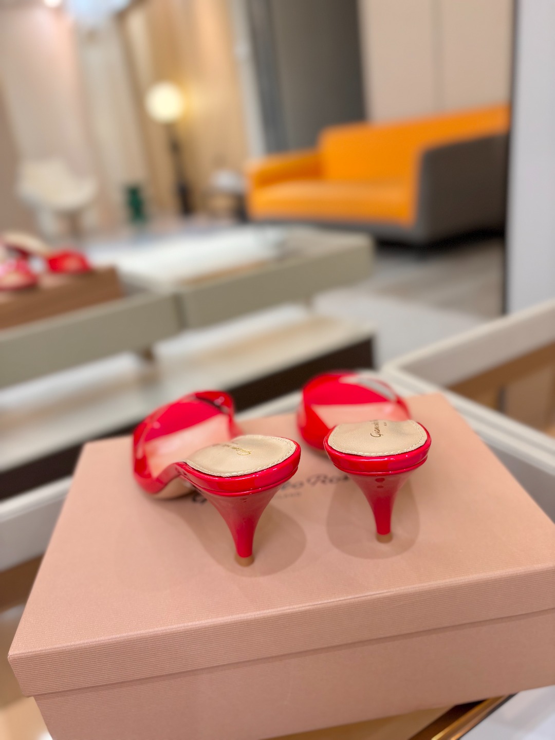 Gianvito Rossi 👠胶片拖鞋顶级版本！代购品质！👡圆头高坡跟跟拖鞋，宛如从童话中走来的仙履💖