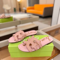 SAM EDELMAN(三姆爱德曼) 是来自纽约的轻奢设计师品牌 虞书欣代言同款🫰时尚休闲一字拖鞋 美式 SAM EDELMAN(三姆爱德曼) 是来自纽约的轻奢设计师品牌 虞书欣代言同款🫰时尚休闲一字拖鞋 美式