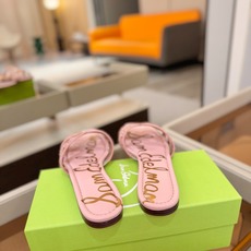 SAM EDELMAN(三姆爱德曼) 是来自纽约的轻奢设计师品牌 虞书欣代言同款🫰时尚休闲一字拖鞋 美式 SAM EDELMAN(三姆爱德曼) 是来自纽约的轻奢设计师品牌 虞书欣代言同款🫰时尚休闲一字拖鞋 美式