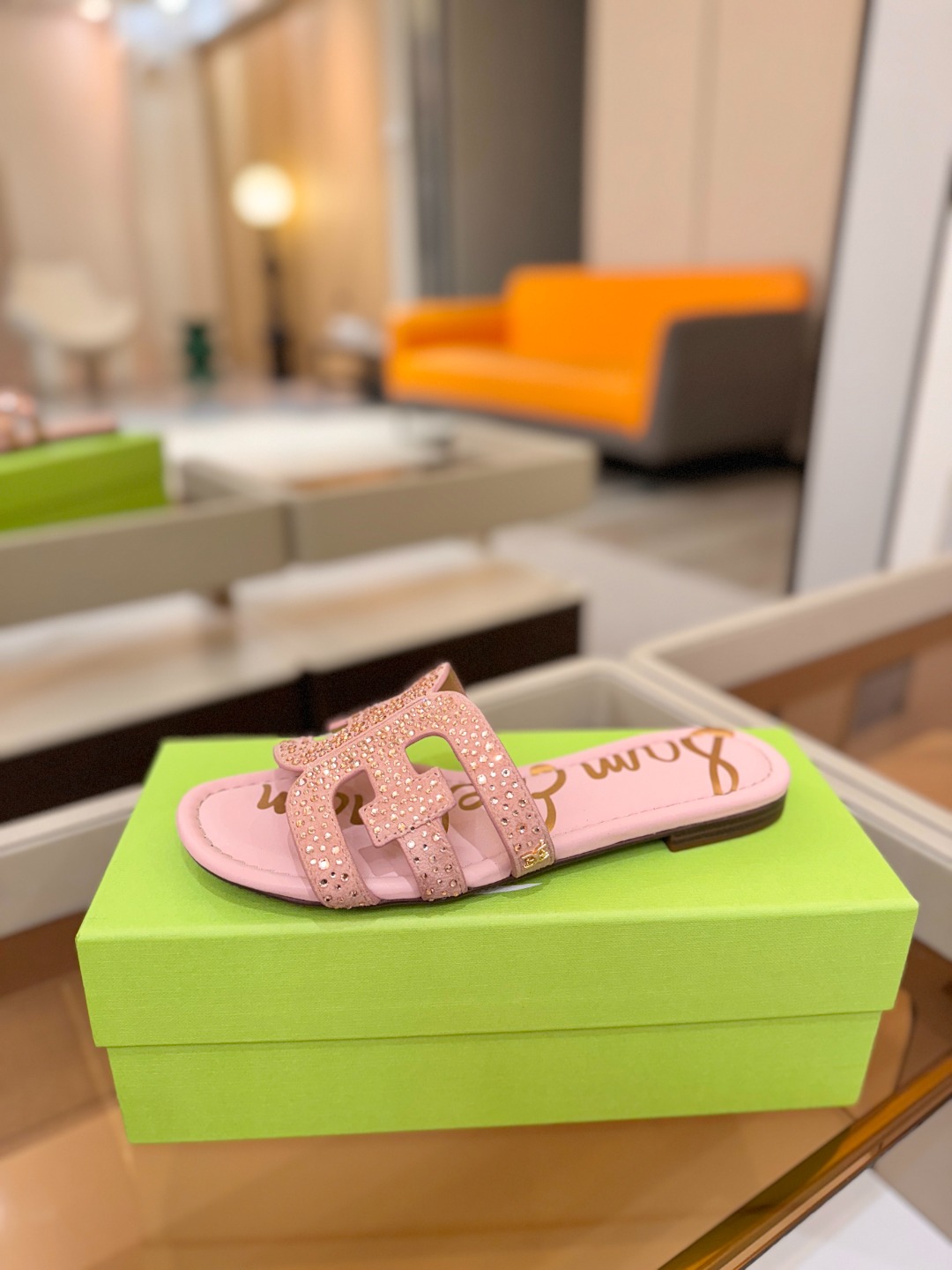SAM EDELMAN（三姆爱德曼） 是来自纽约的轻奢设计师品牌 虞书欣代言同款🫰时尚休闲一字拖鞋 美式