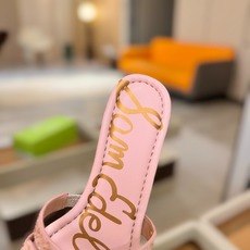 SAM EDELMAN(三姆爱德曼) 是来自纽约的轻奢设计师品牌 虞书欣代言同款🫰时尚休闲一字拖鞋 美式 SAM EDELMAN(三姆爱德曼) 是来自纽约的轻奢设计师品牌 虞书欣代言同款🫰时尚休闲一字拖鞋 美式