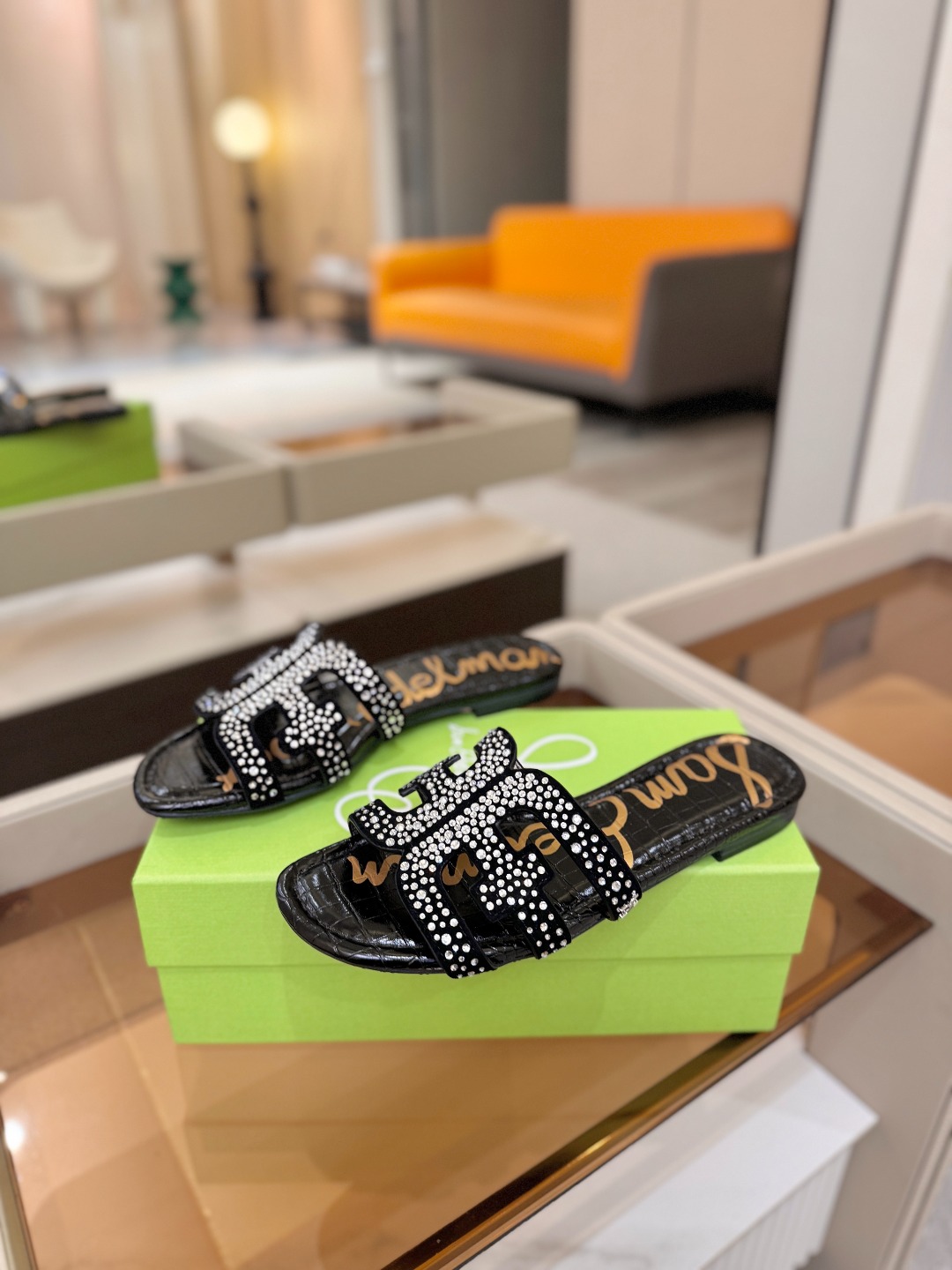 SAM EDELMAN（三姆爱德曼） 是来自纽约的轻奢设计师品牌 虞书欣代言同款🫰时尚休闲一字拖鞋 美式