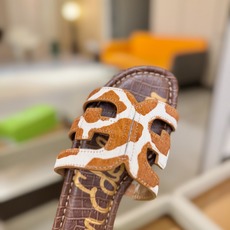 SAM EDELMAN(三姆爱德曼) 是来自纽约的轻奢设计师品牌 虞书欣代言同款🫰时尚休闲一字拖鞋 美式 SAM EDELMAN(三姆爱德曼) 是来自纽约的轻奢设计师品牌 虞书欣代言同款🫰时尚休闲一字拖鞋 美式