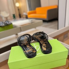 SAM EDELMAN(三姆爱德曼) 是来自纽约的轻奢设计师品牌 虞书欣代言同款🫰时尚休闲一字拖鞋 美式 SAM EDELMAN(三姆爱德曼) 是来自纽约的轻奢设计师品牌 虞书欣代言同款🫰时尚休闲一字拖鞋 美式